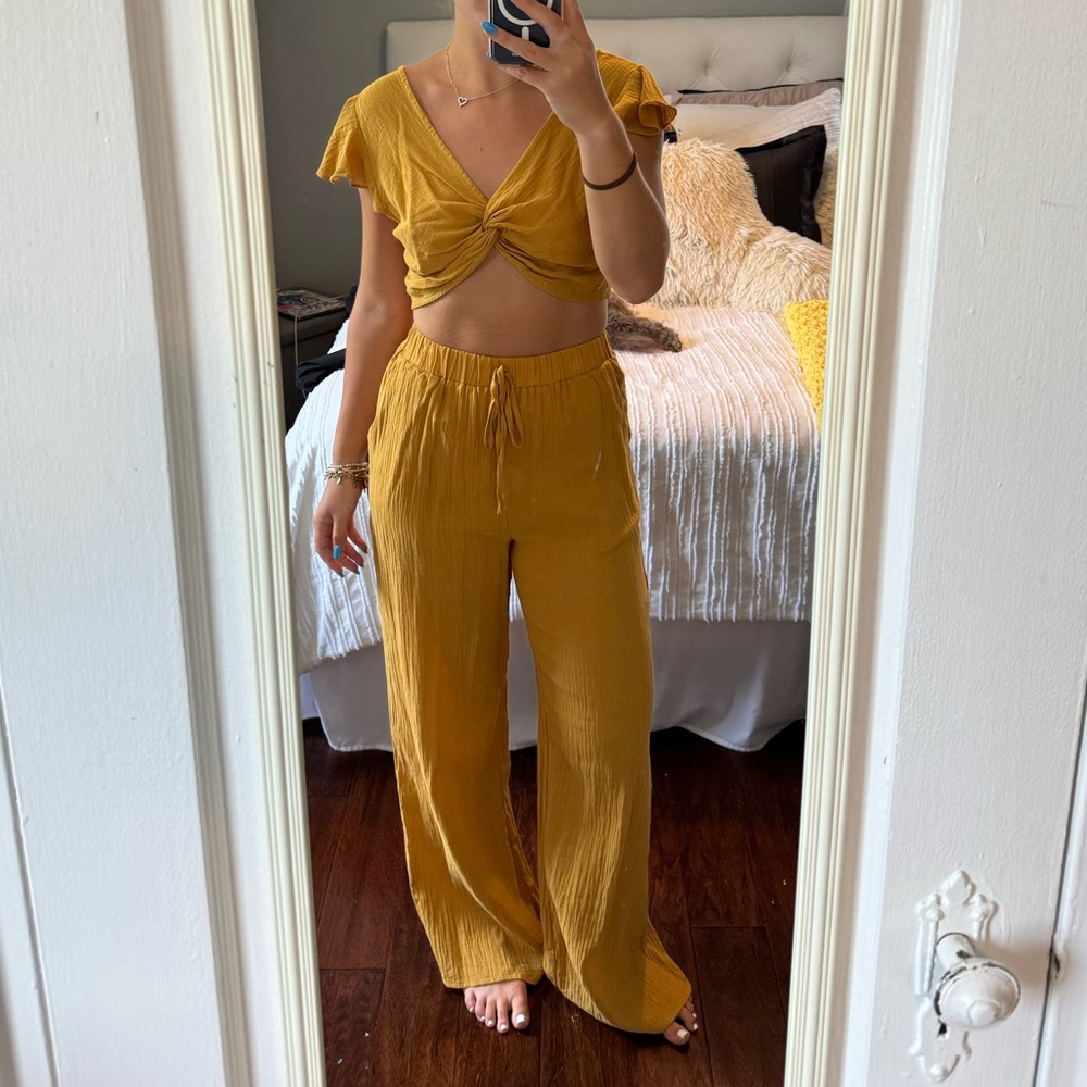 Two piece set - Picture 2 of 3